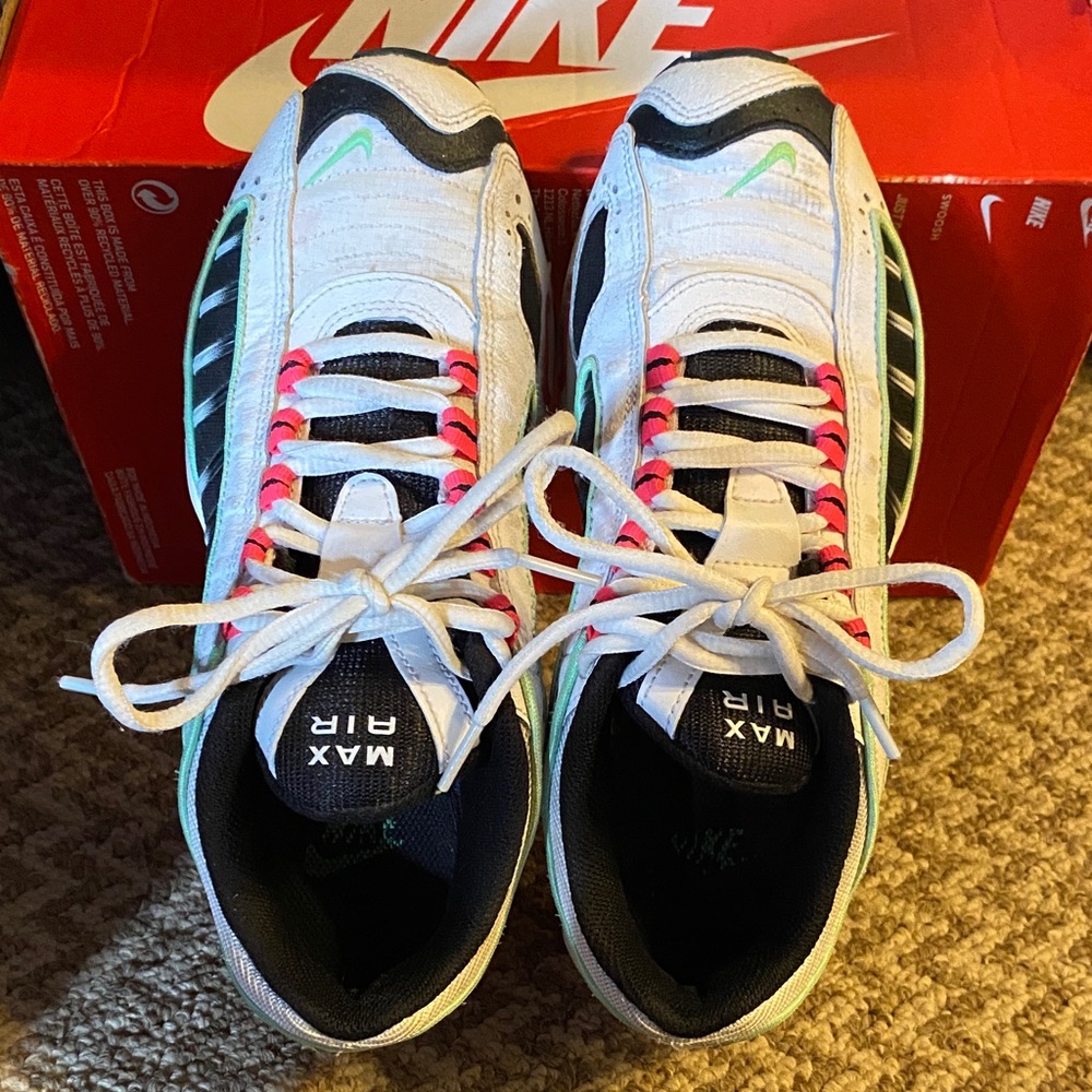 Womans Nike air max 7.5